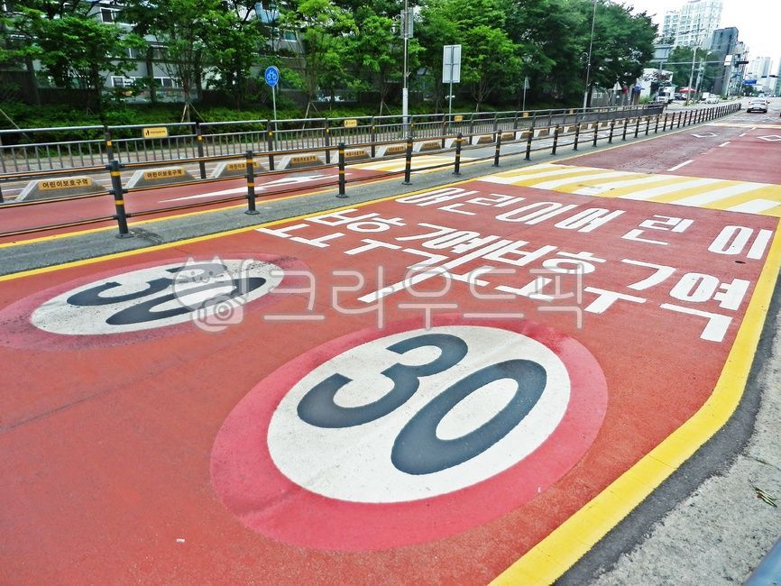 Childrens protection zone,Traffic Accident,Speeding,30km,illegal,accident,speeding violation,parking lot,punishment,fine,school zone,car,speedlimit,schoolzone,childrenprotectionzone,Minsik method
