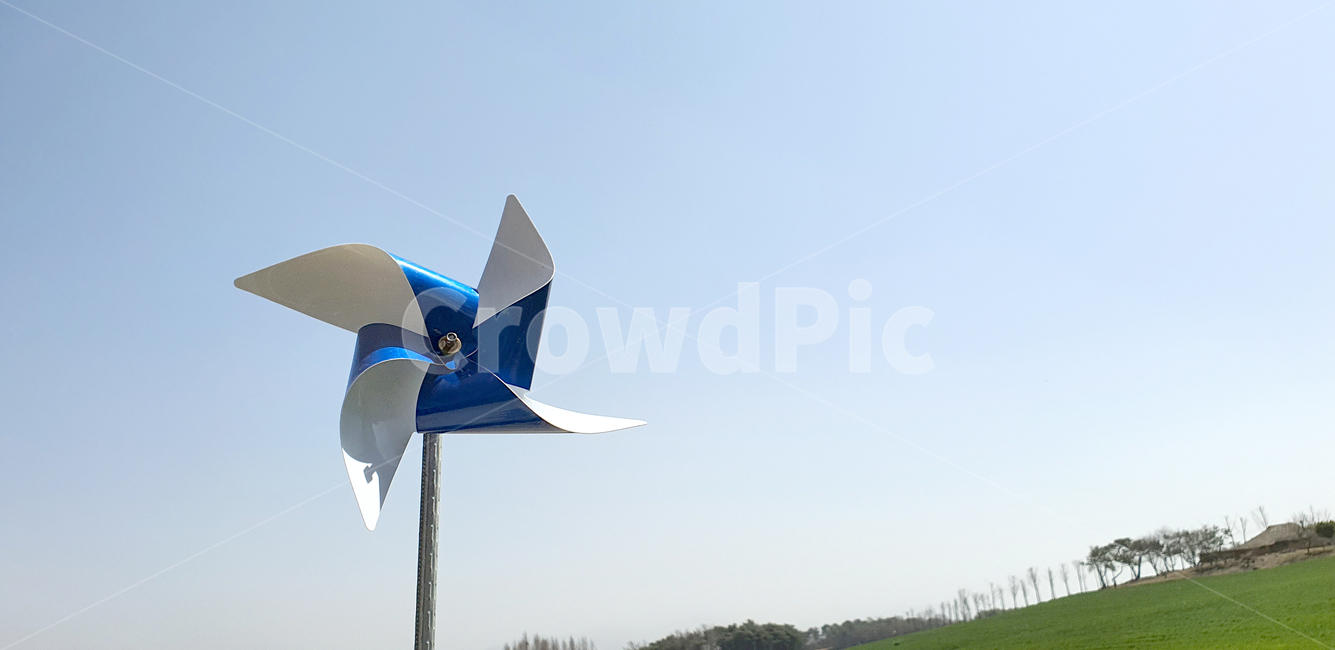 sky,pinwheel,green,windmill,grassland,green barley,green barley field,field,flapper,meadow,wind
