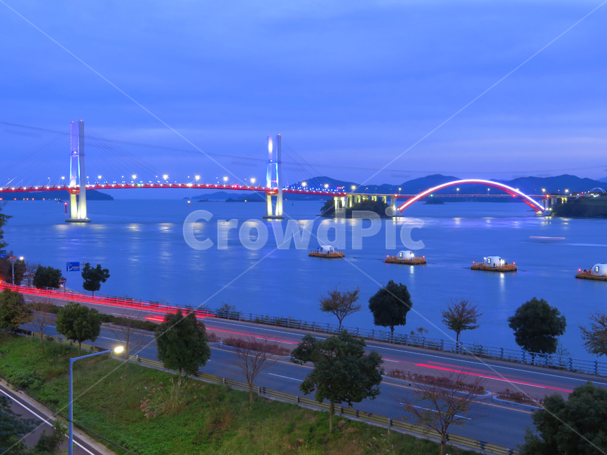 도로,교통,다리,교량,바다,섬,나무,삼천포대교,경상남도,사천,주탑,아치,야경,풍경,landscape,night,sea,bridge,transportation,island,토목건축,건축물,랜드마크,남해,야경,밤,풍경,nightscape,night,landscape