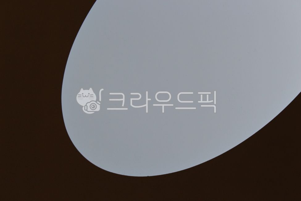 흑,백,강렬함,강함,도형,흰색,흑색,백색,검정색,검정패턴,흰색패턴,대비,블랙앤화이트,조화,대조,그림자,기하학,blackwhite,흑백,black,white,직선,곡선