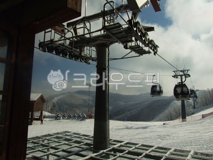sky,snow,ski resort,lift,winter,gondola