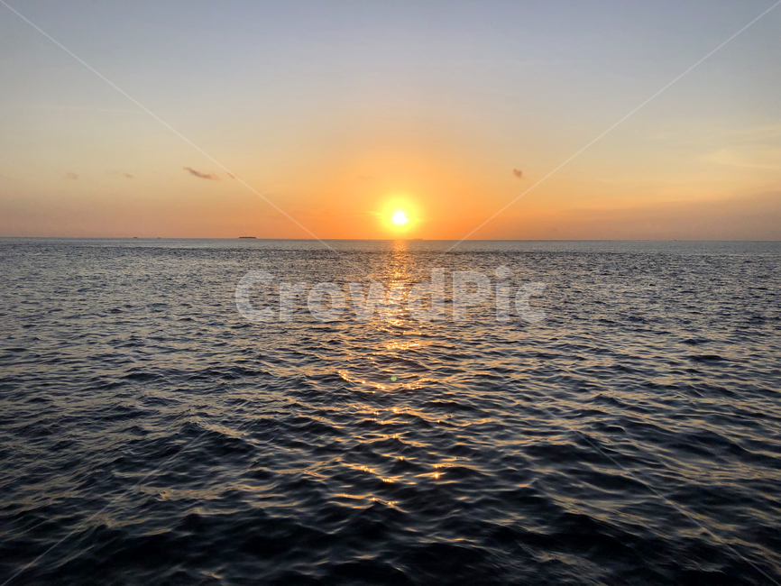 바다,하늘,colorful,sky,sun,해,일몰,sunset,일출,sunrise,태양,자연,nature,sea,romantic,ocean,대양,water,물,해안선,coast,연안,수평선,outdoors,옥외,물결,waves,황혼,redsky,dawn,붉은하늘
