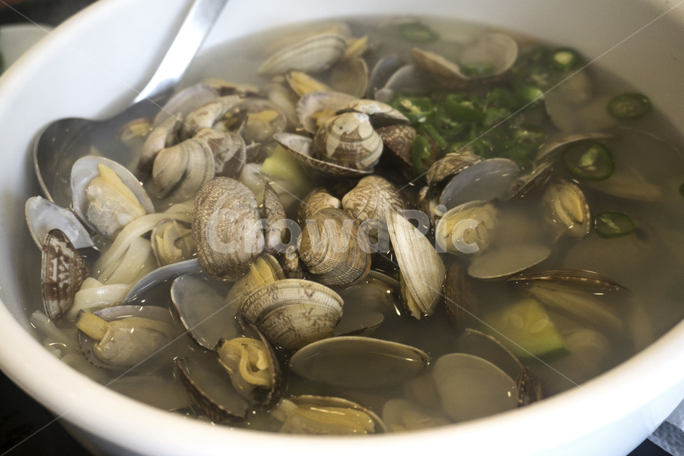 칼국수,국수,누들,바지락,바지락칼국수,해물칼국수,손칼국수,조개,해물,음식,한식,요리,국물,면,국자,애호박,고추,음식,식재료,요리,food,cook,meal,dishes,food reserves,한식,한국음식,한국요리,korean food,korean dishes,korean meal,korean cook