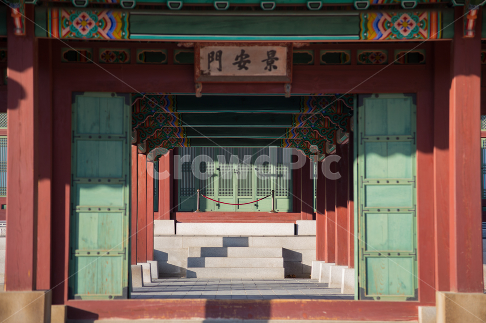 korea,koreaculture,한국,서울,한국문화,경복궁,구조,전통가옥,궁,궁궐,문,문풍지,건축물,건물외관,한국건물,koreatraditional,기와,beautiful,koreapalace,traditional,seoul,랜드마크,landmark,한국전통,한국문화,korean traditional,korean culture,건축물,건물외관,exterior,building,structure,architecture,construction