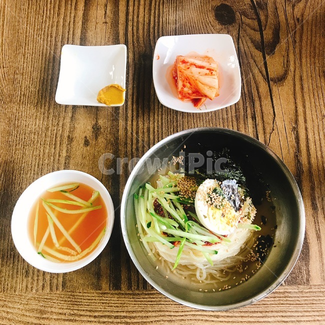한식,밀면,비빔밀면,밀비빔,신김치,겨자,육수,koreanfood,noodles,milmyeon,wheatnoodles,kimchi