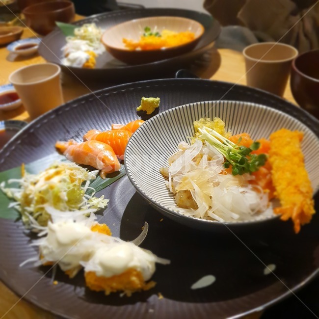 food,식품,연어,salmon,초밥,sushi,덮밥,음식,식재료,요리,food,cook,meal,dishes,food reserves,일식,일본음식,일본요리,Japanese food,Japanese dishes,Japanese meal,Japanese cook