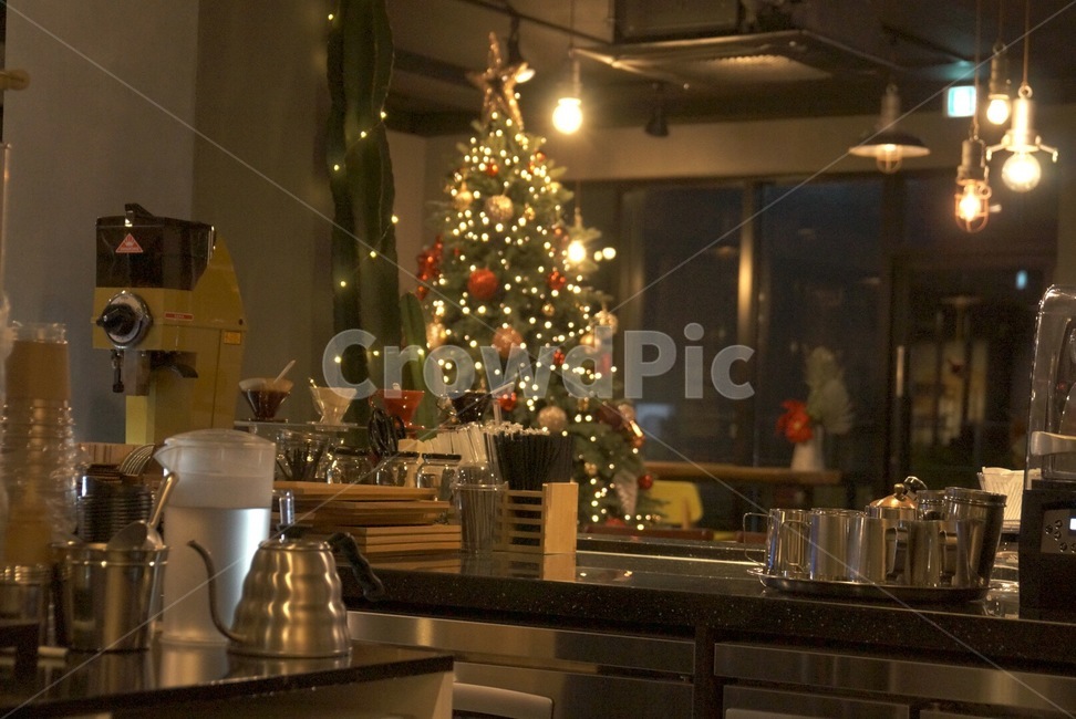 tree,나무,ornament,장식,plant,크리스마스트리,christmastree,식물,카페내부,크리스마스,christmas,겨울,계절,winter,season,메리크리스마스,성탄절,merry christmas