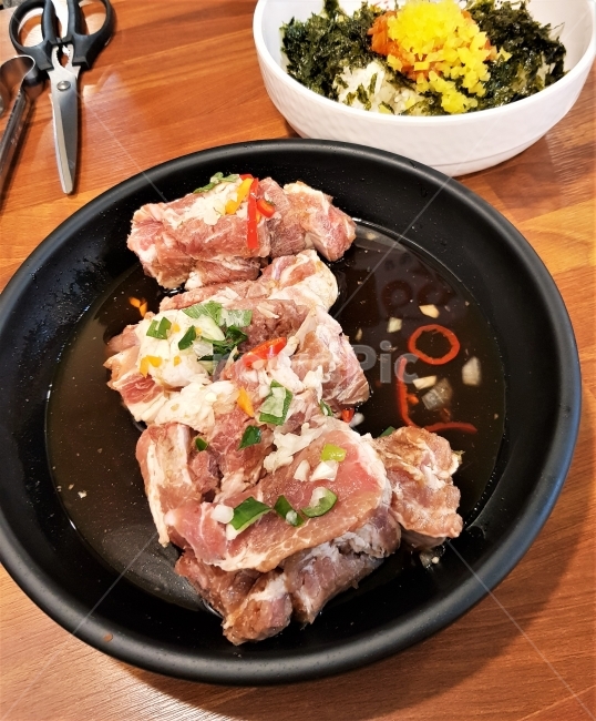 고기,돼지고기,갈비,굽다,비빔밥,먹다,맛있는,간장양념,양념갈비,한국음식,한국,Meat,Pork,rib,Roast,bibimbap,eating,delicious,Soysauceseasonedwithsoysauce,Ribsofbeef,koreafood,음식,food,korea,음식,식재료,요리,food,cook,meal,dishes,food reserves,육류,고기,meat,한식,한국음식,한국요리,korean food,korean dishes,korean meal,korean cook