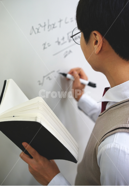 수능,교육,칠판,공부,시험,강의,수업,고등학생,남학생,교복,고3,남고,기말고사,중간고사,모의고사,문제풀이,수학시간,스터디,사람,인물,인간,human,person,남성,남자,man,male,교육,학교,공부,education,learning,study,school