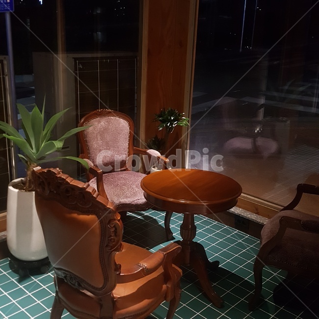 furniture,가구,chair,의자,flooring,카페,감성사진,조명