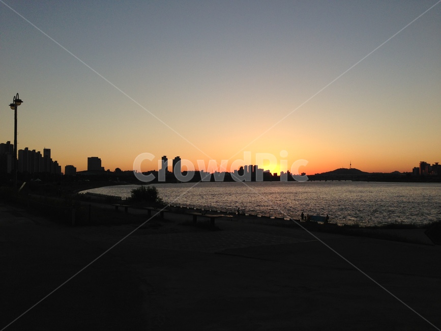저녁,오후,한강,노을,반전,도시,풍경,city,landscape,한국도시풍경,한국도시경관,korea cityscape,nature,자연,sunset,일몰,dawn,새벽,red sky,붉은 하늘,dusk,황혼,outdoors,옥외,sky,하늘,sunlight,햇빛