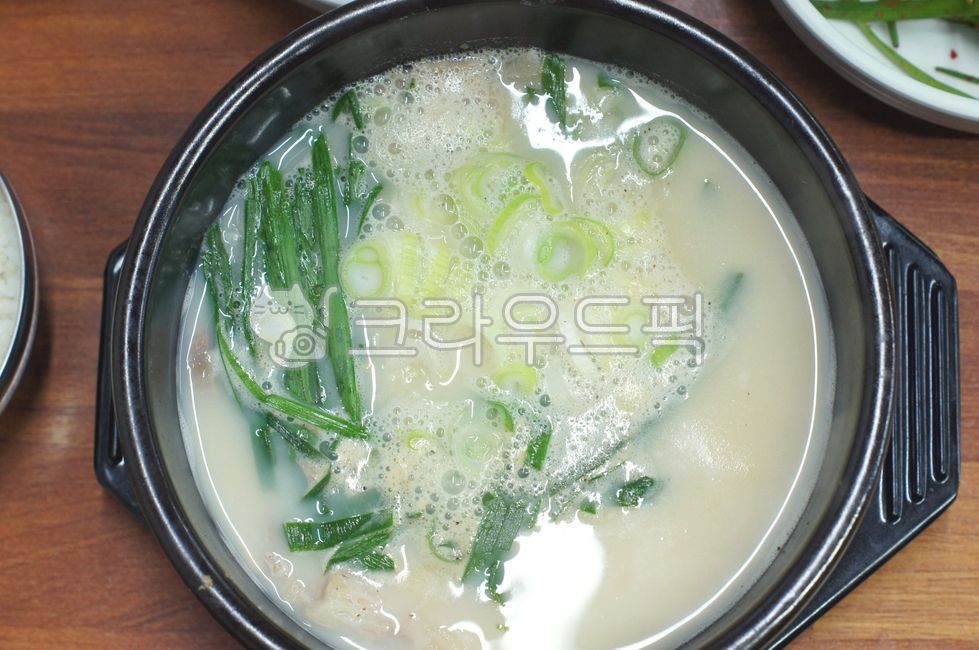 plating,ethmoid,bone broth,Korean cuisine,food,Meat soup and rice,porkstew,Pork soup and rice,meatsoup,Korean food,Plating,cooking,foodpresentation