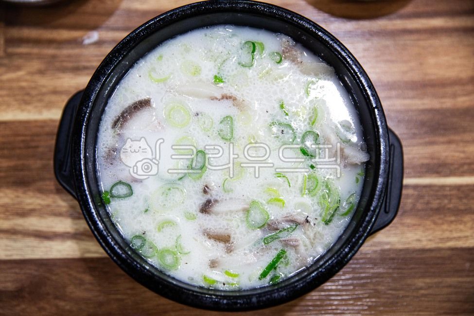 뚝배기,사골국물,순대,돼지머릿고기,파,순대국,한국전통음식,earthenpot,beefbonebroth,sundae,porkheadmeat,greenonion,sundaesoup,traditionalkoreanfood,음식,식재료,요리,food,cook,meal,dishes,food reserves,한식,한국음식,한국요리,korean food,korean dishes,korean meal,korean cook