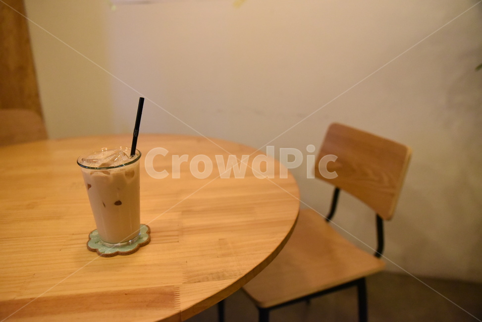 마실것,카페내부,라떼,빈자리,나무의자,커피,카페,coffee,cafe