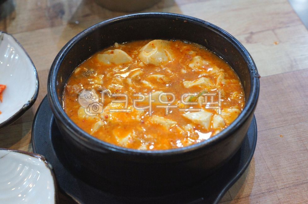 ,soup,koreancuisine,Tofu Stew,softtofustew,spicystew,sundubujjigae