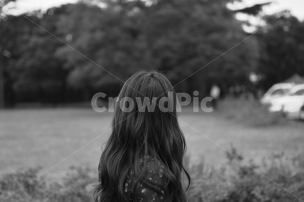 뒷모습,여자,공원,산책,흑백,인물,감성,사람,모노톤,monochrome,black,blackandwhite,woman,사람,인물,인간,human,person,여성,여자,woman,female,lady,흑백,모노톤,monochrome,black and white