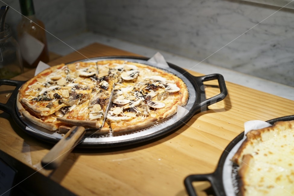 피자,먹방,이태리,이탈리안,먹거리,음식,푸드,pizza,저녁,디너,식사,만남,식성,식탐,음식,식재료,요리,food,cook,meal,dishes,food reserves,양식,서양음식,서양요리,western food,western dishes,western meal,western cook