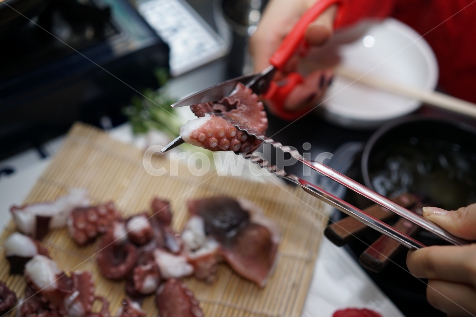 	안주,먹방,문어,해산물,문어숙회,술안주,회,먹거리,음식,푸드,씨푸드,시푸드,술자리,식감,소주안주,안주거리,안줏거리,빨판,음식,식재료,요리,food,cook,meal,dishes,food reserves,수산물,해산물,fishery products,seafood