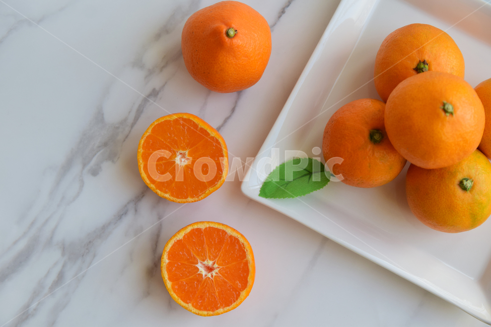 귤,감귤,과일,겨울과일,접시,귤단면,감귤류과일,식재료,음식,주황색,orange,citrusfruit,fruit,food,dish,tangerine,음식,식재료,요리,food,cook,meal,dishes,food reserves,과일,열매,fruit