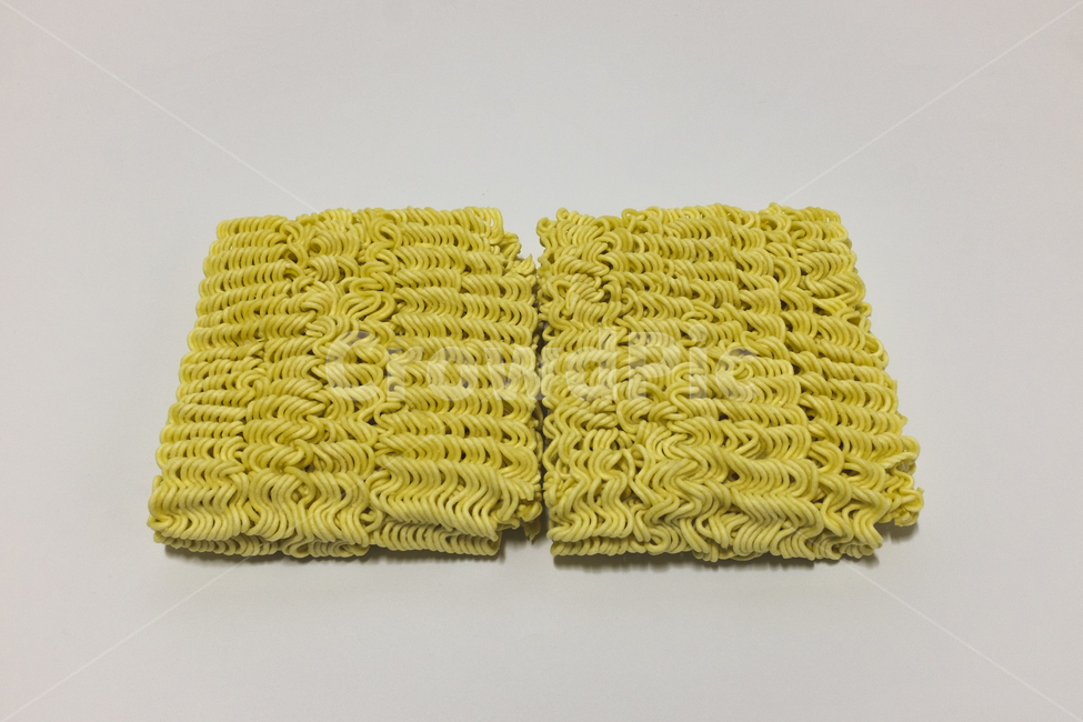 조리되지않은,라면,생라면,면,맛있는,마른,날것,저녁,점심,아침,정크푸드,푸드,가공식품,인스턴트,빠른,아시아,밀가루,간편식품,요리,라멘,옥수수,탄수화물,하얀배경,음식,food,음식,식재료,요리,food,cook,meal,dishes,food reserves,면류,면요리,noodles