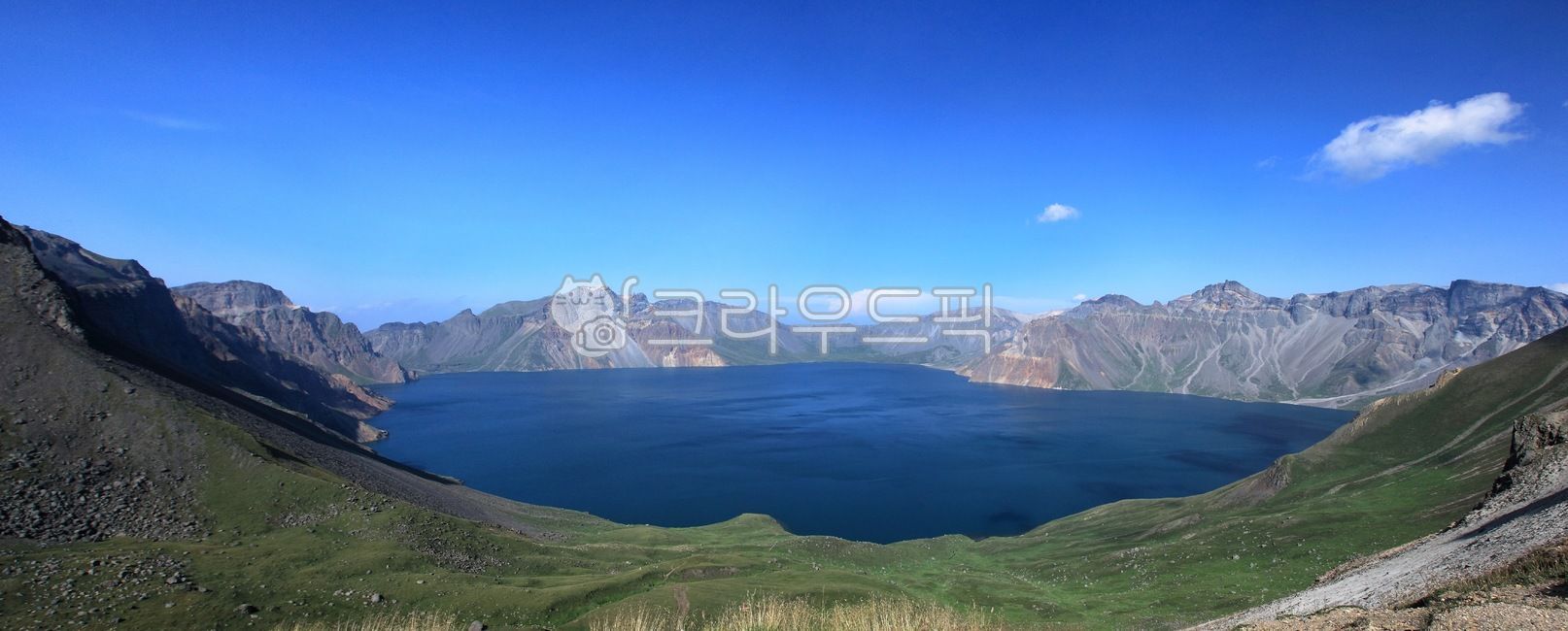 Summer Baekdu Mountain,Baekdu Mountain Tourism,clear sky,Baekdu Mountain Heaven and Earth,Mt Baekdu clear,Clear Baekdu Mountain,summer,world,heaven and earth clouds,Baekdu Mountain clouds,Baekdu Mountain Heaven and Earth Clouds,Baekdu Mountain Sky,Mountai
