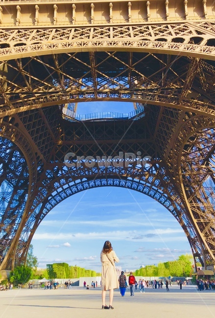에펠탑,파리,paris,eiffeltower,europe,파리명소,랜드마크,landmark,tourist attraction,해외,외국,세계,foreign,oversea,world,세계랜드마크,해외랜드마크,외국랜드마크,world landmark,world tourist attraction,사람,인물,인간,human,person,여성,여자,woman,female,lady,여행,휴가,traveling,vacation,trip,건축물,건물외관,exterior,building,structure,architecture,construction