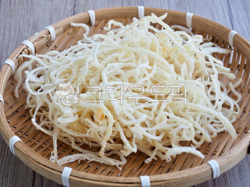 snack,cookingingredients,driedfish,squid stew,sidedish,dried squid,cooking ingredients,food,dried fish,side dish,driedsquid,processedfood,processed food,background,calamari,squid