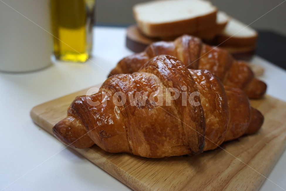 크루아상,빵,디저트,베이커리,음식,브런치,요리,페이스트리,음식,식재료,요리,food,cook,meal,dishes,food reserves,빵,bread,아침식사,조식,브런치,breakfast,brunch,디저트,간식,후식,dessert,snack