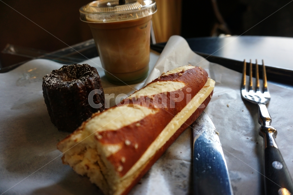 빵,아침,카페,커피,감성사진,브런치,bread,coffee,cafe,앙버터,음식,식재료,요리,food,cook,meal,dishes,food reserves,빵,bread,디저트,간식,후식,dessert,snack,커피,카페,coffee,cafe