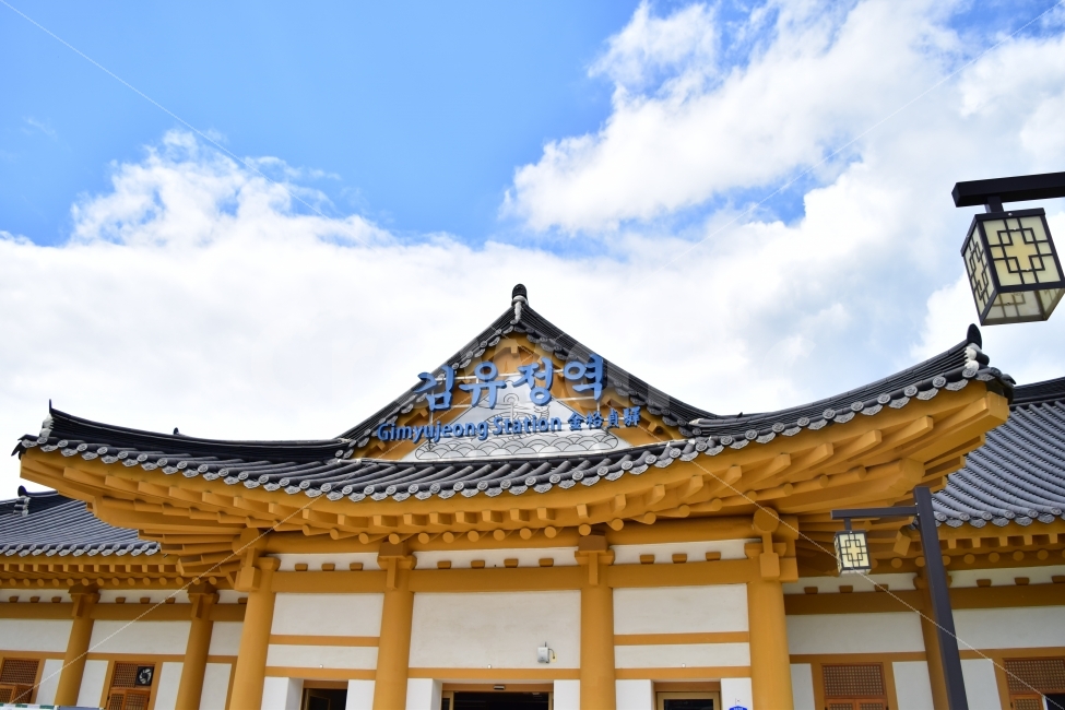 김유정역,하늘,관광지,김유정,구름,교통,교통수단,traffic,transportation,한국전통,한국문화,korean traditional,korean culture,architecture,건축물,building,건물