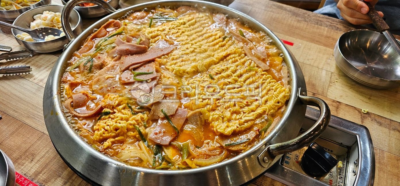 홍대부대찌개 참고 이미지 1