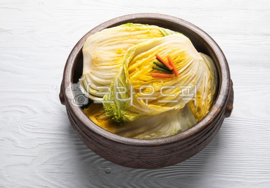 김치,김장,배추,배추김치,절임배추,음식,식품,채소,반찬,식물,야채,kimchi,makingkimchi,cabag,napacabbage,cabbagekimchi,food,sidedish,plant,vegetable,절임김치,백김치,pickledcabbage,whitekimchi,항아리,김치독,jar,kimchidog,가을,fall,음식,식재료,요리,food,cook,meal,dishes,food reserves,한식,한국음식,한국요리,korean food,korean dishes,korean meal,korean cook