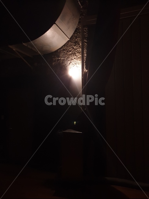 창고,어두운,암울한,light,빛,flare,플레어,착찹한,한줄기