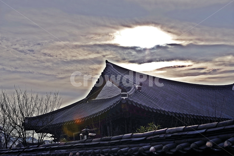 노을,sunset,해질녘,한옥,기와,기와집,전주,한옥마을,태양,저녁,구름,집,전통,전통가옥,house,home,koreantraditional,하늘,sky,sun,red,감성,감성사진,한국,korea,korean,한국전통,한국문화,korean traditional,korean culture,건축물,건물외관,exterior,building,structure,architecture,construction