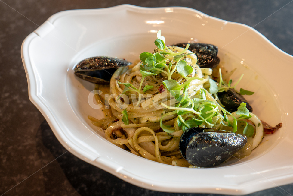 바질페스토,파스타,스파게티,바질페스토파스타,pasta,basil,basilpestopasta,바질,홍합,바질페스토스파게티,음식,식재료,요리,food,cook,meal,dishes,food reserves,면류,면요리,noodles,양식,서양음식,서양요리,western food,western dishes,western meal,western cook