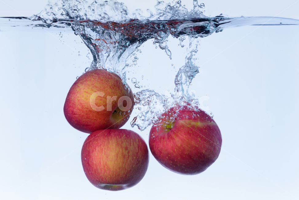 drop,falling,clean water,water tank,fruit,water droplets,delicious,water,food,red,apple,washing,plant,underwater,in the water,bubbles,clear water