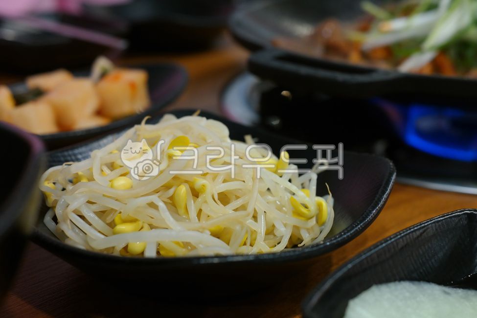 콩나물,콩나물무침,무침,음식,식재료,한식,반찬,한국요리,한국반찬,한국문화,한국음식,야채,채식,채식주의,나물,beansprouts,seasonedbeansprouts,seasonedvegetable,ingredient,sidedish,koreansidedish,koreanculture,koreanfood,vegetarianism,food,vegetable,음식,식재료,요리,food,cook,meal,dishes,food reserves