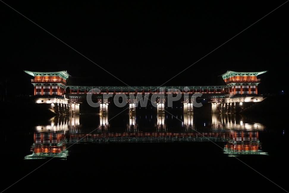 월정교,경주,야경,월정교야경,경주의밤,경주야경,한국,한국적인,야경,밤,풍경,nightscape,night,landscape,한국전통,한국문화,korean traditional,korean culture,랜드마크,landmark,tourist attraction,한국랜드마크,한국관광지,한국명소,korea landmark,korea tourist attraction,건축물,건물외관,exterior,building,structure,architecture,construction,건물