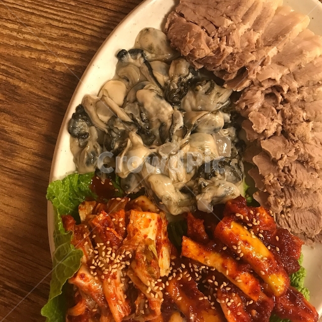 한식,겨울철별미,겨울별미,보쌈,굴,굴보쌈,제철음식,음식,식재료,요리,food,cook,meal,dishes,food reserves,육류,고기,meat,수산물,해산물,fishery products,seafood,한식,한국음식,한국요리,korean food,korean dishes,korean meal,korean cook