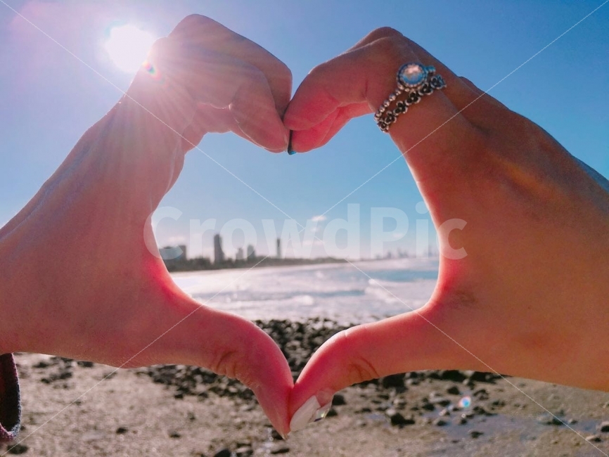 연인,사랑,손하트,커플여행,골드코스트,커플,햇살,해변,바다,beach,sea,사람,인물,인간,human,person,신체일부,몸,body,손,제스처,표시,손짓,표현,gesture,hand,sign,expression,연인,커플,사랑,lover,couple,감정표현,기분,feeling,emotion,연출,컨셉,콘셉,direction,concept