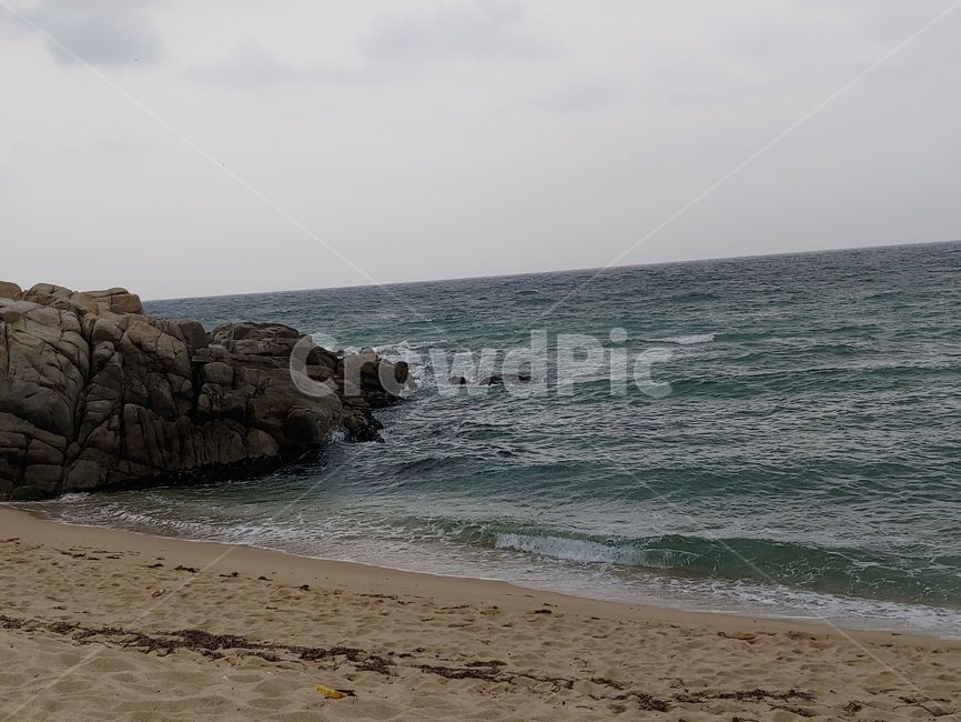 바다,대양,흙,돌,겨울,속초,강릉,날씨,파도,자연,풍경,nature,landscape,promontory,곶,ocean,sea,outdoors,옥외,water,물,shoreline,해안선