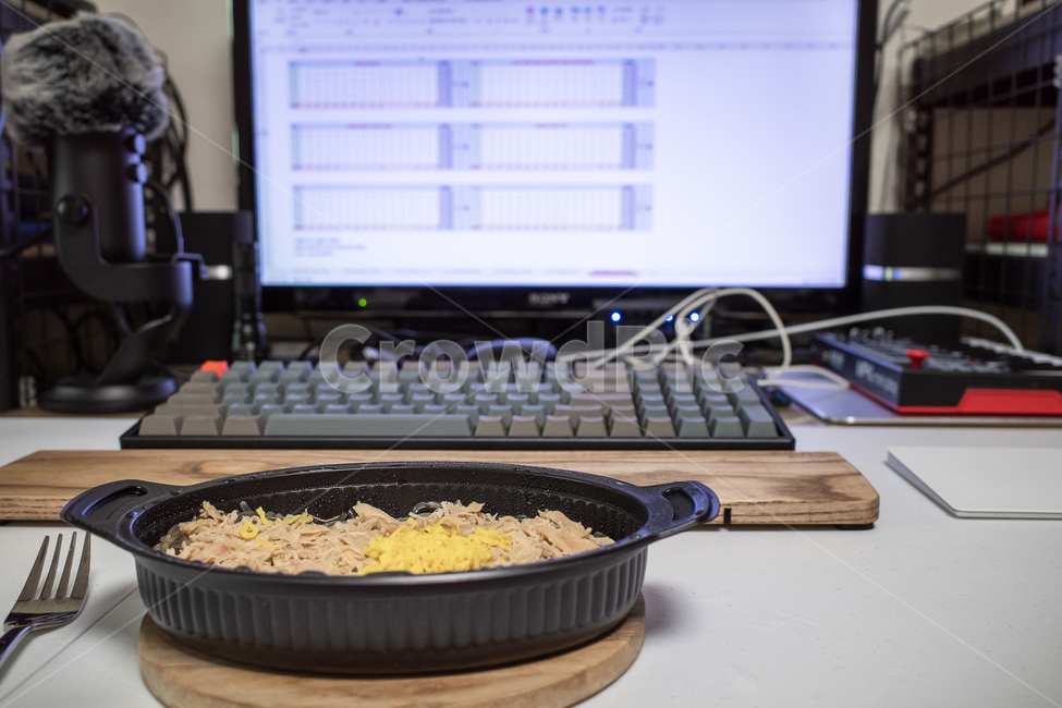 remote,distance,social,office,quarantine,work,eating,business,ingredient,dish,market,traditional,gourmet,delicious,cooking,food,원격,재택,고립,자가,격리,근무,코비드,코로나