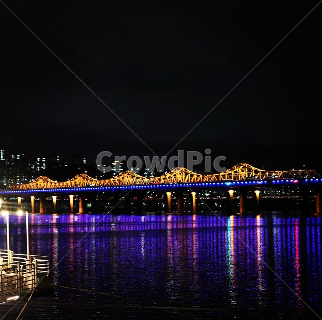 풍경,야경,한강,서울,다리,야경,밤,풍경,nightscape,night,landscape,건축물,건물외관,exterior,building,structure,architecture,construction,water,물,waterfront,워터 프론트,watercraft,선박,transportation,교통,vehicle,차량,port,포트,pier,교각