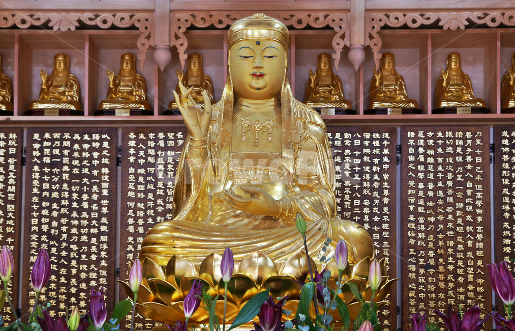 금동지장보살좌상,선운사,고창,보물제279호,고려시대,지장보궁,전설,극락왕생,천도제,1476년,금동불상,두건,한국전통,한국문화,korean traditional,korean culture,조각상,동상,석상,조형물,statue,bronze statue,stone statue,종교,신앙,religion,belief,faith