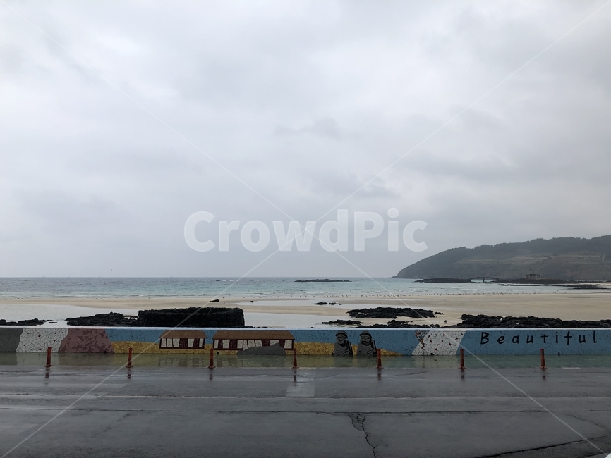바다,구조물,하늘,구름,먹구름,자연,풍경,nature,landscape,한국자연풍경,한국자연경관,korea nature landscape,해변,바다,beach,sea,제주도,jeju,jeju island,vehicle,차량,vessel,용기,transportation,교통,watercraft,선박
