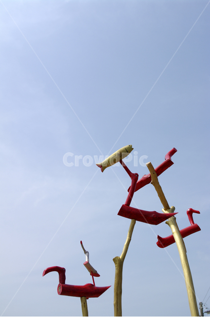 솟대,새,원목,wood,하늘,구름,color,한국전통,한국문화,korean traditional,korean culture,조각상,동상,석상,조형물,statue,bronze statue,stone statue