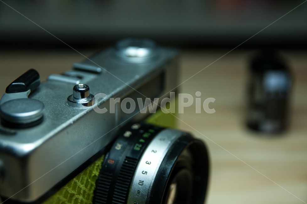 studio,darkroom,lense,focus,body,professional,strip,oldlook,antique,image,manual camera,iris,glass,reflection,photographic,old,equipment,film,focusing,reel,analog,traditional,exposure,retrostyled,light,slide,vintage,photography,hobby,object,flash,role,rol