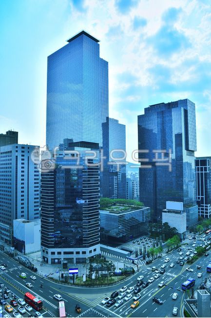 고층빌딩,비즈니스,빌딩가,랜드마크,스카이라인,downtown,도심,리스,임대,부동산,architecture,건축물,금융가,증권가,metropolis,중심지,서울,대도시,회사,기업,대기업,사무실,오피스텔,직장,빌딩,urban,town,building,사무실건물,officebuilding,건물,city,시티,highrise,고층건물,도시,유리창,그라스,glass,투명한,반사,교차로,로터리,사거리,차량,교통흐름,도로,차도,대로,도시,풍경,city,landscape,한국도시풍경,한국도시경관,korea cityscape