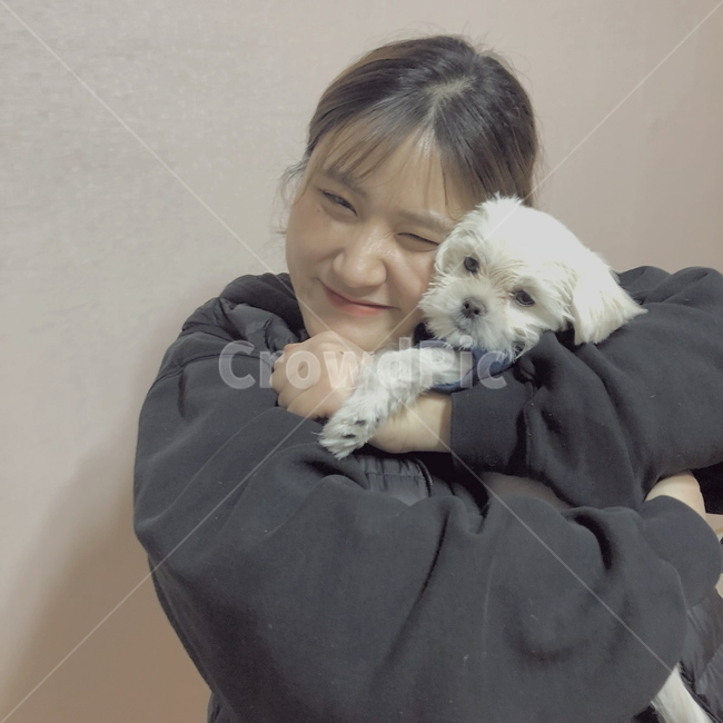 강아지,행복,포옹,허그,귀여움,cute,dog,hug,동물,animal,포유류,mammal,개,강아지,dog,doggy,사람,인물,인간,human,person,여성,여자,woman,female,lady