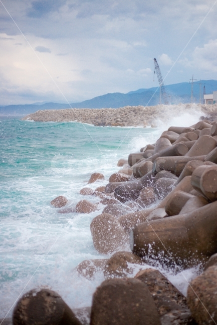 파도,방파제,여름,해안가,바다,자연,풍경,nature,landscape,promontory,곶,outdoors,옥외,ocean,대양,water,물,sea